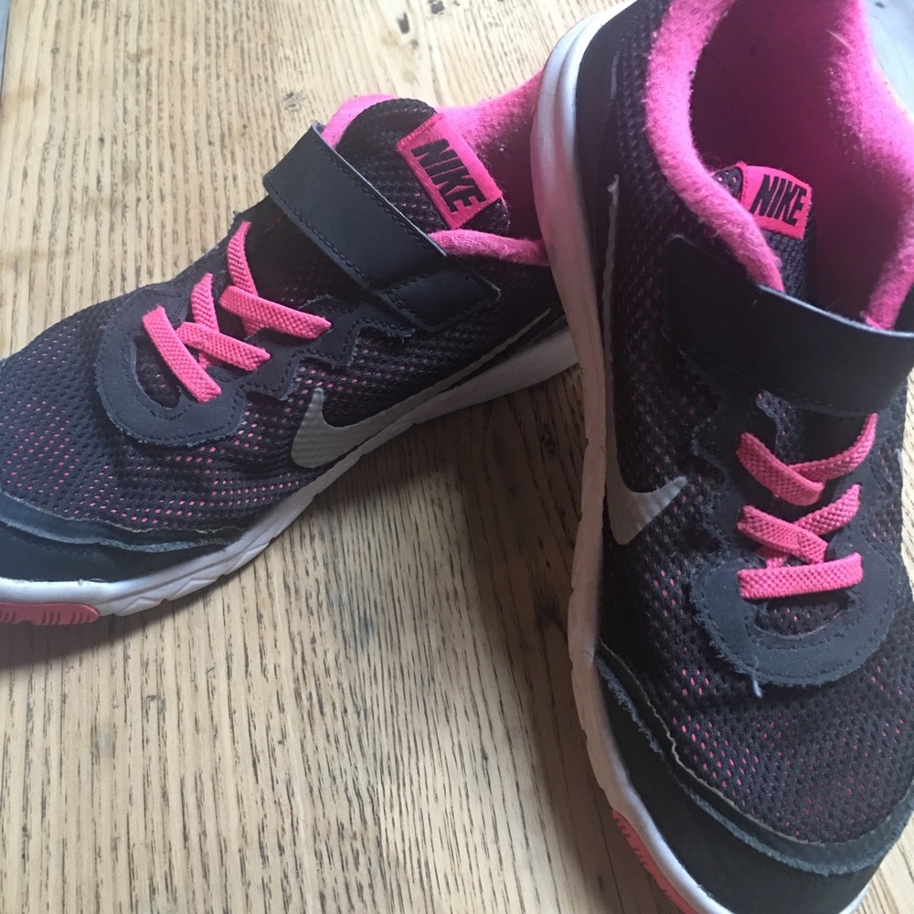 Nike running shoes Velcro girls SZ 2.5